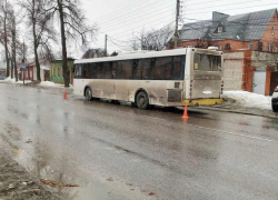 В Тамбове пассажирка получила травмы при падении в автобусе 