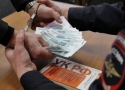 Почти миллион рублей штрафа заплатит водитель из Сосновского района за попытку дать взятку сотруднику ГИБДД