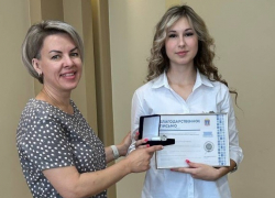 Отважную 15-летнюю спасательницу из Рассказова наградили ценным подарком