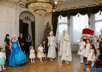 Детвора пришла на бал в Асеевский дворец. ФОТООБЗОР