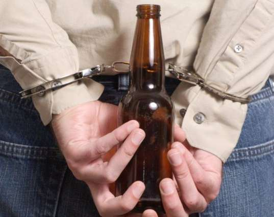 В Строителе грабитель с ножом похитил две банки пива из магазина