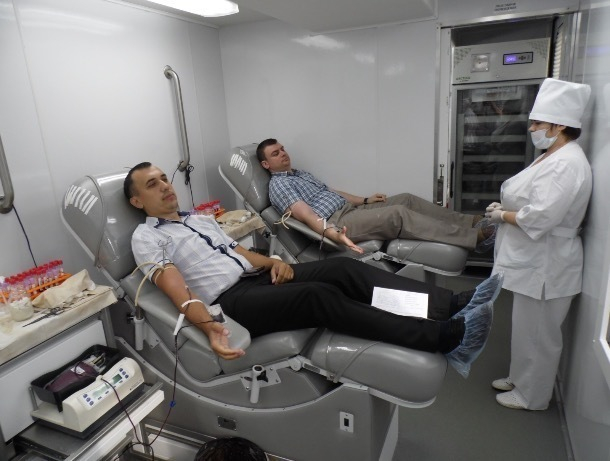 Жители четырех районов области сдадут кровь для лечения тяжелобольных пациентов