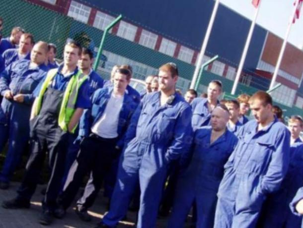 Работников завода «Октябрь» лишают премии за то, что они уходят с работы вовремя