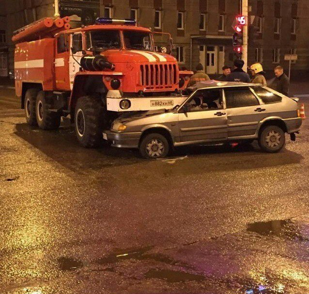 «Жигули» не позволили пожарной машине спасти дом в Донском