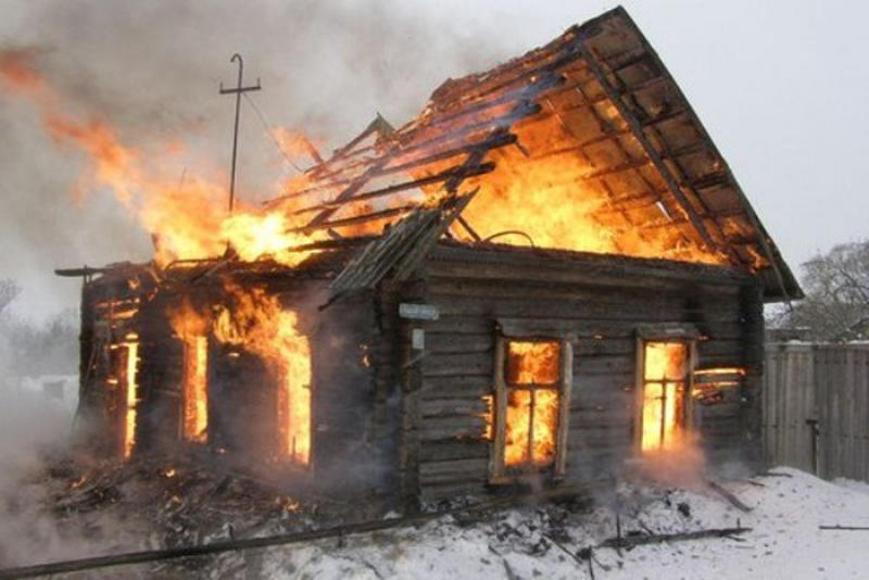 В Первомайском районе сын поджег материнский дом после ссоры с ней
