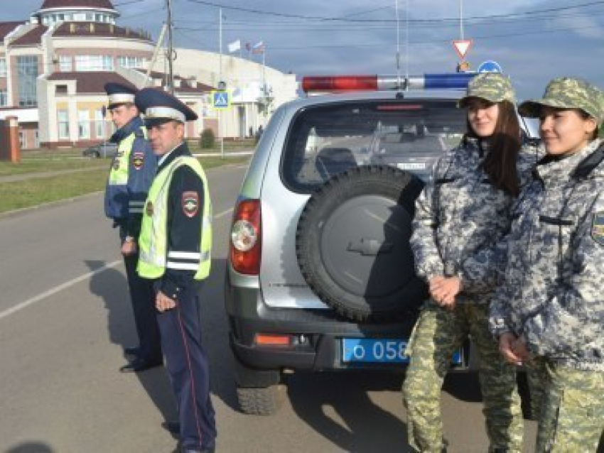 Студенты «Державы» сопровождают самых маленьких до школы и обратно 