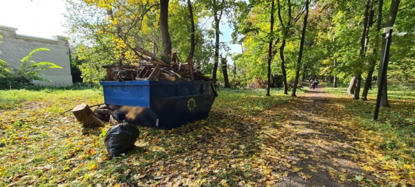 В субботнике в «Усадьбе Асеевых» приняло участие более 70 человек