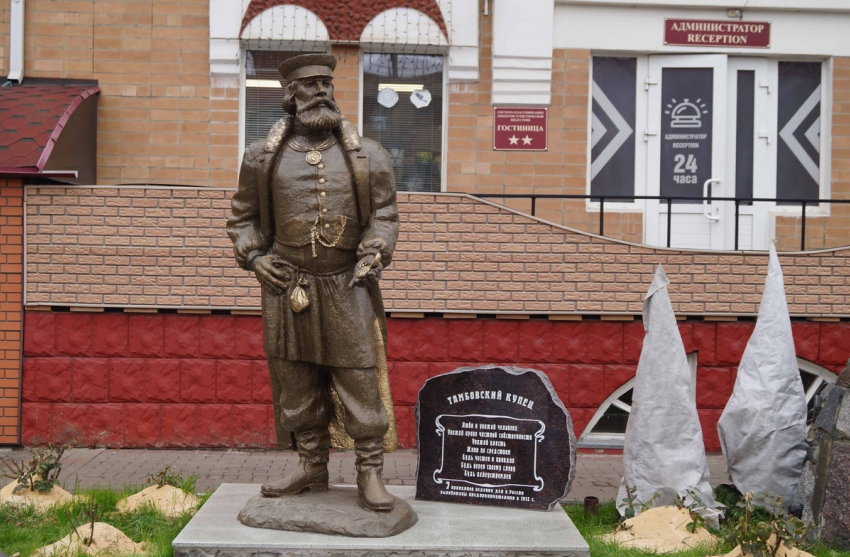 В Тамбове возвели памятник тамбовскому купцу