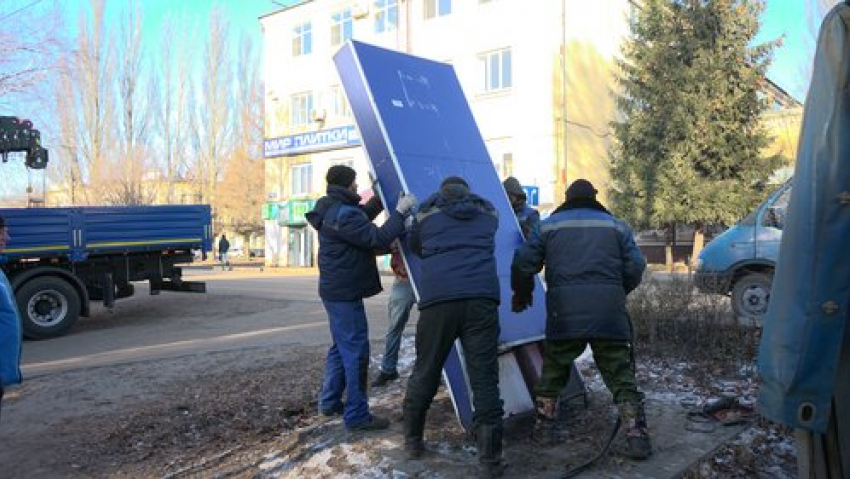 Власти Тамбова продолжают демонтаж незаконных рекламных конструкций