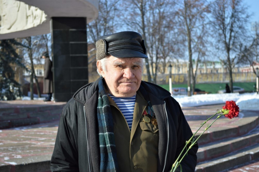 В память о военных событиях ветераны Тамбовской области возложили цветы к «Вечному огню» 