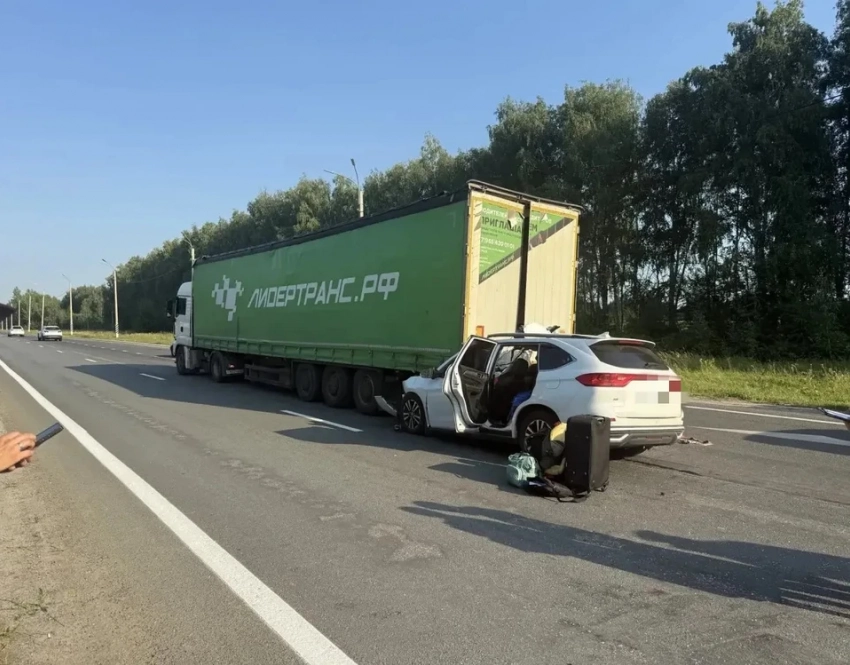 Три человека погибли в ДТП с грузовиком на трассе под Тамбовом