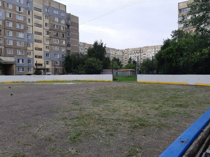 В Тамбове привели в порядок двор и хоккейную коробку после жалоб в соцсетях