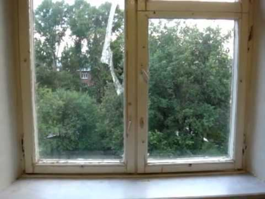 В сосновском детском саду окна не менялись почти 40 лет и могли вывалиться на детей 