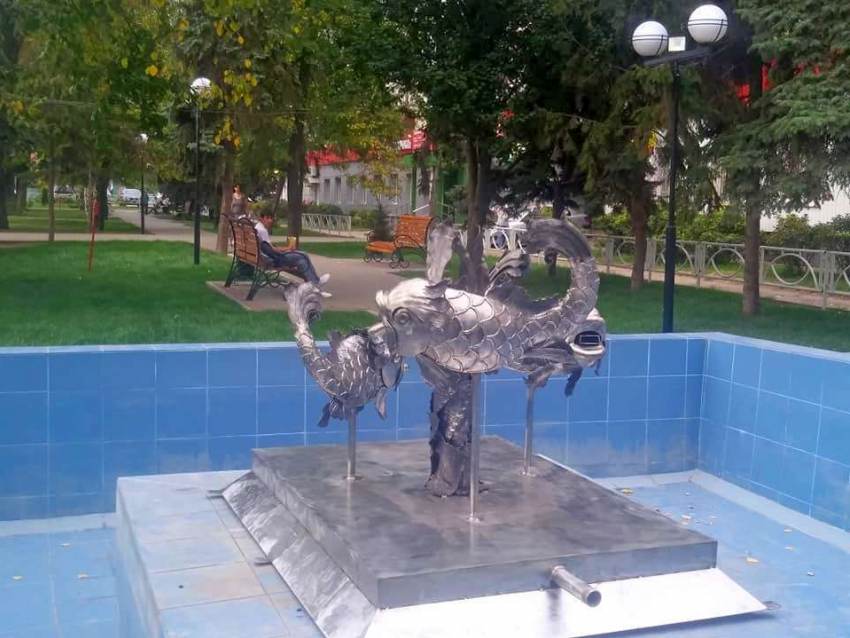 Чаши фонтана на улице Гастелло заменили композицией «Рыбки» 