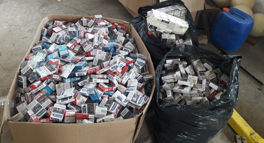 Тамбовские полицейские нашли контрабандные сигареты на центральном рынке