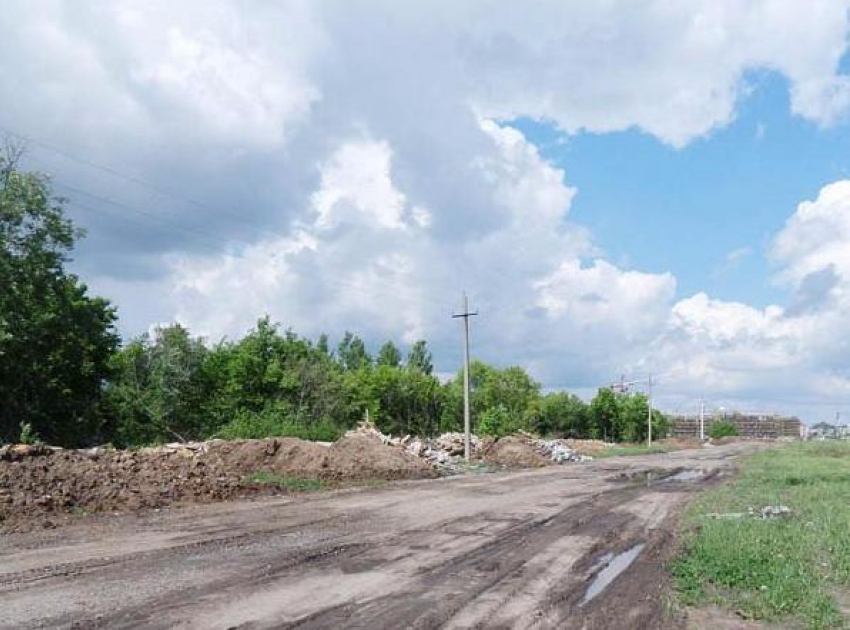 Микрорайон Громушка в Мичуринске зарастает строительным мусором 