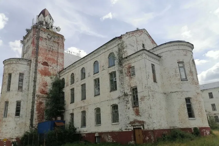 «Тамбовский Хогвартс» в Ржаксинском округе выставили за рубль