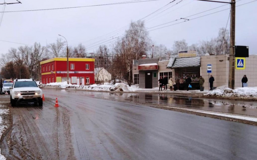 Тамбовчанка попала под колеса иномарки на пешеходном переходе 