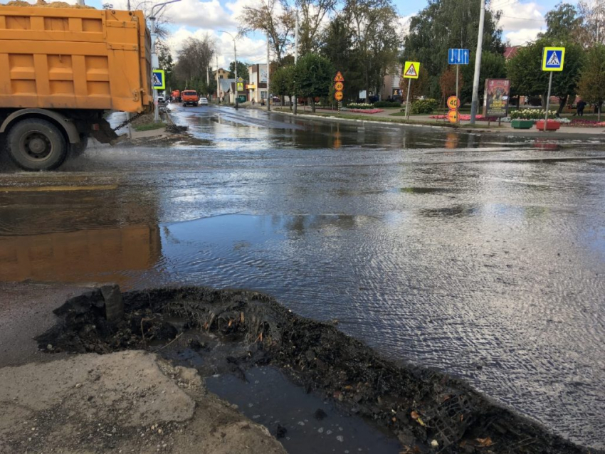 Из-за аварии на коллекторе в Тамбове на улице Гастелло изменили движение транспорта