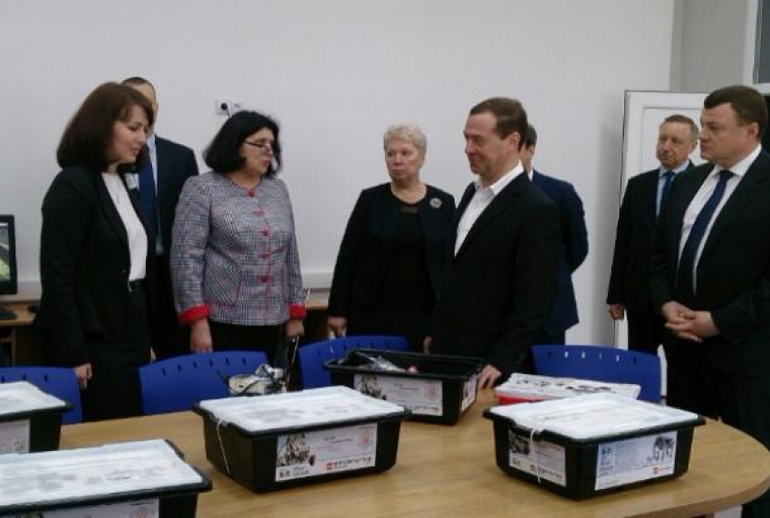 Дмитрий Медведев в Тамбове лично проверил готовность учебного заведения за 3 миллиарда рублей