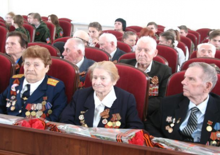 В Тамбове 30 ветеранов Великой Отечественной войны чествовали в горадминистрации 