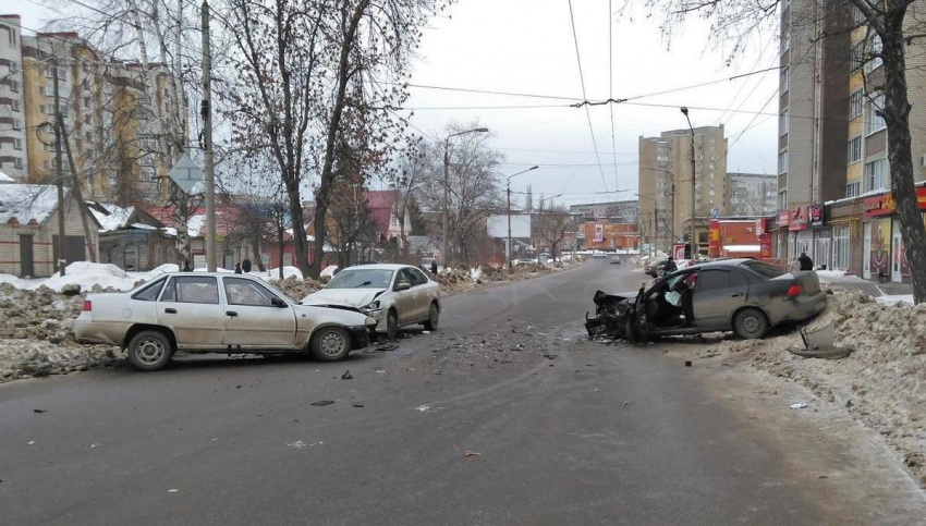 В аварии с тремя авто на Пролетарской пострадала восьмилетняя девочка и четверо взрослых 