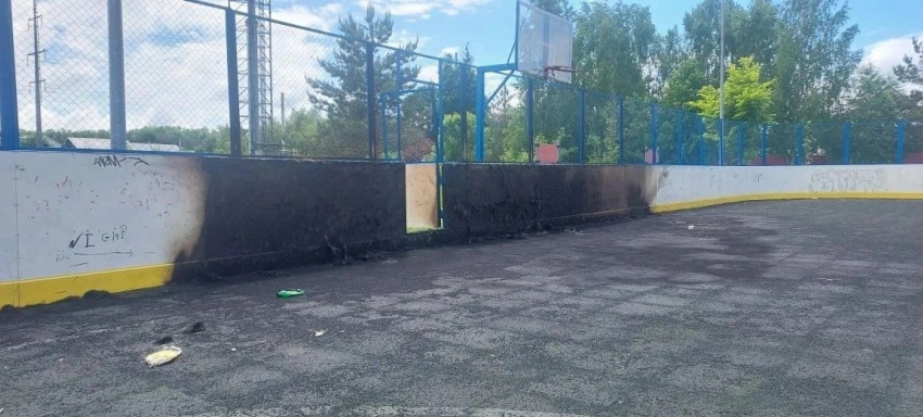 В Тамбове неизвестные подожгли спортивную площадку на Кленовой