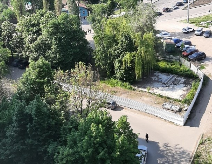 Жители «Пентагона» на улице Чичканова в Тамбове вновь переживают из-за стройки под окнами 