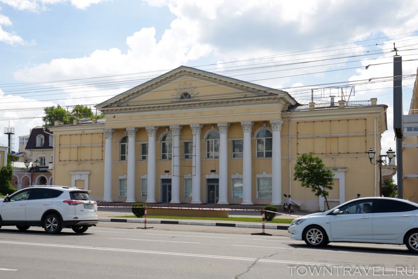 Фасад кинотеатра «Родина» должны отреставрировать к ноябрю