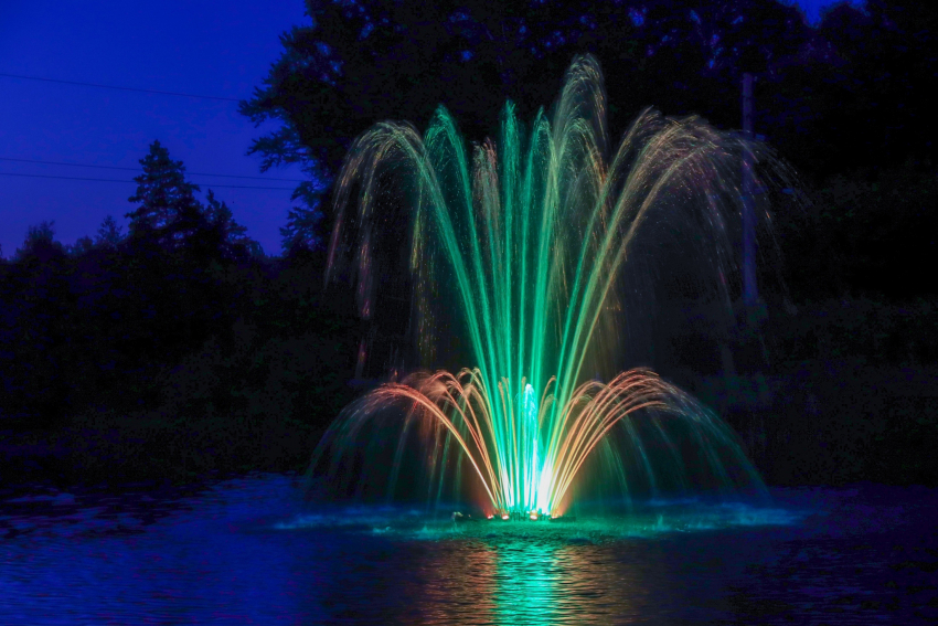 В Мичуринске столичные специалисты отремонтировали плавающий фонтан