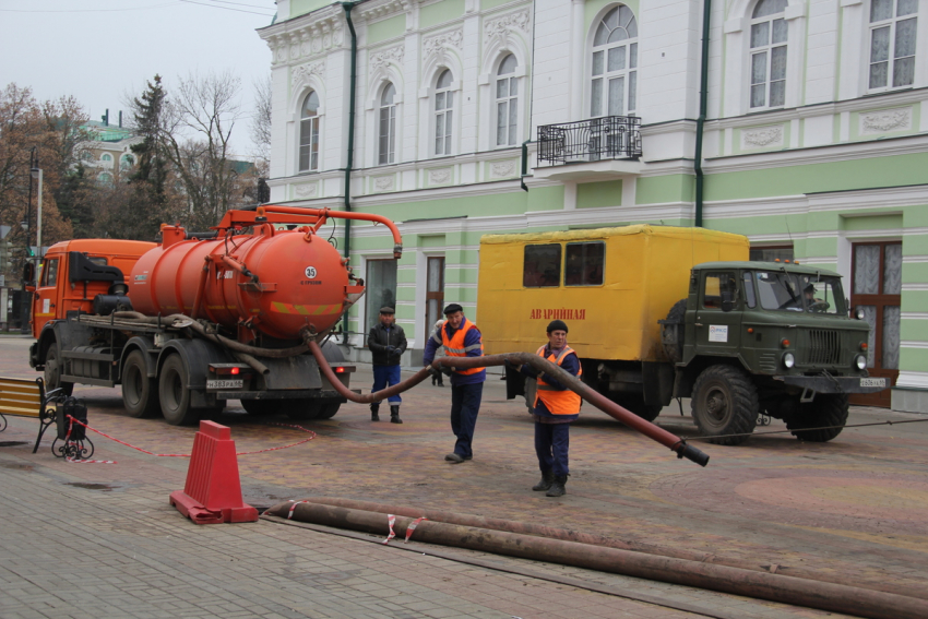 Ремонт трубопровода и колодца на Коммунальной близится к завершению