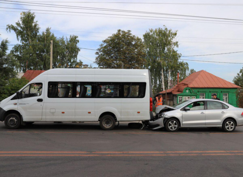 В ДТП с участием маршрутки на улице Делегатской пострадала 69-летняя женщина