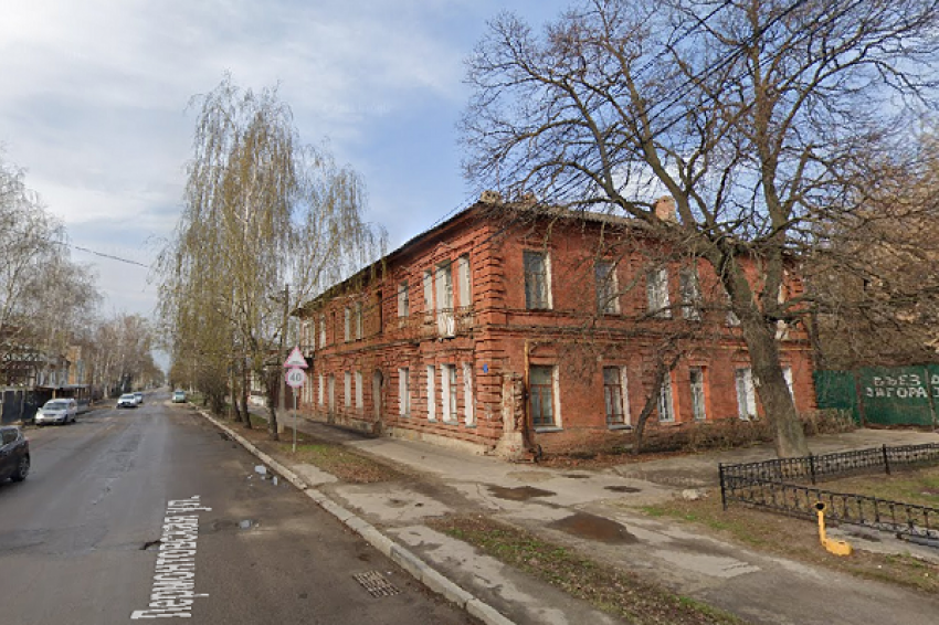 Разрушающийся дом в историческом центре Тамбова купила на аукционе медицинская компания
