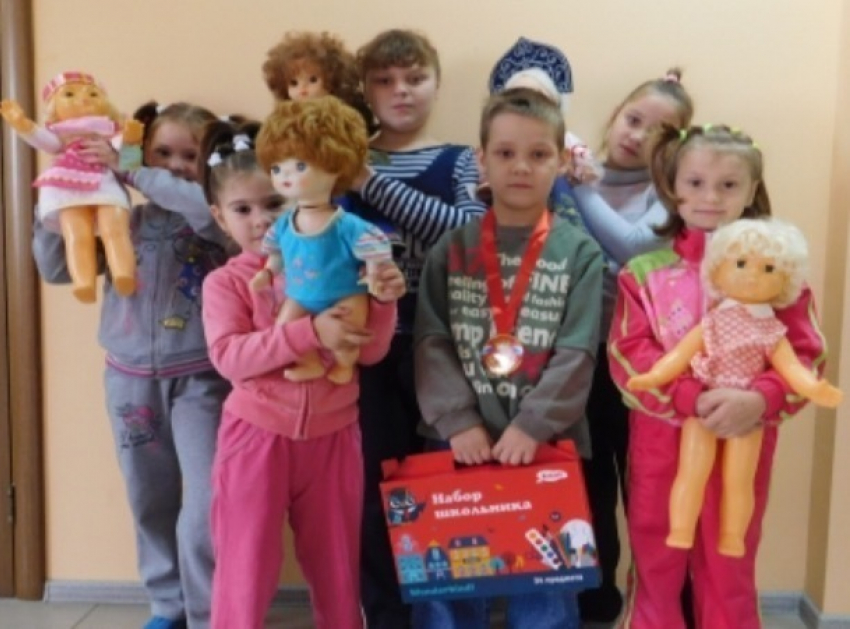 Советские куклы показали детям из подшефного учреждения следователи