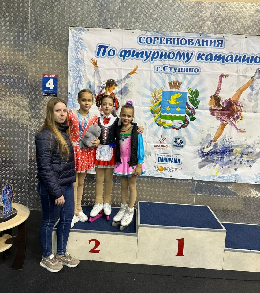 Моршанские фигуристки привезли из Ступина два серебра фестиваля «Хрустальный лёд»