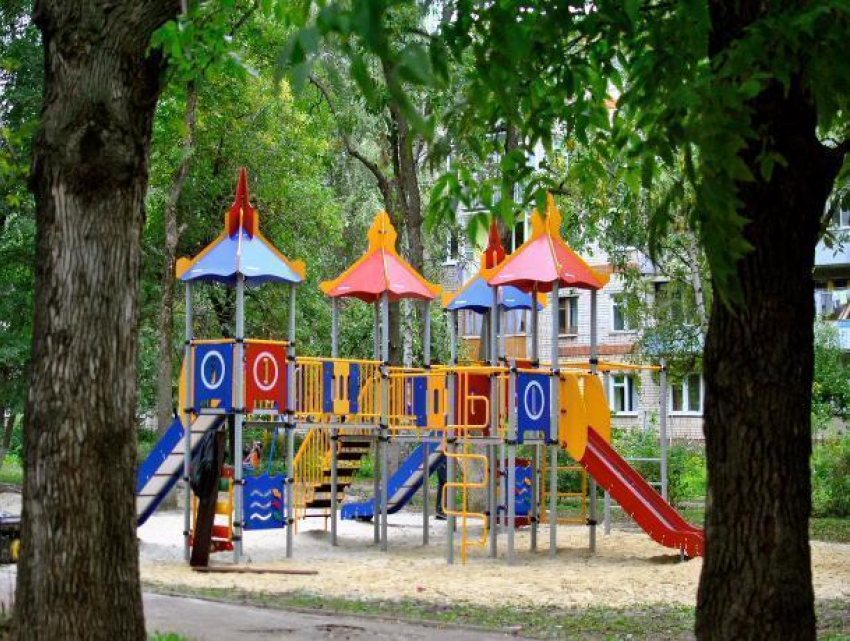 В Тамбове появились современные детские площадки с тренажерами
