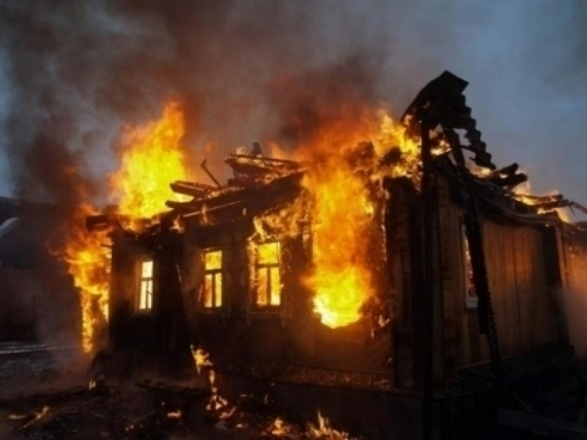 Трое человек сгорели в собственном доме в Рассказово 