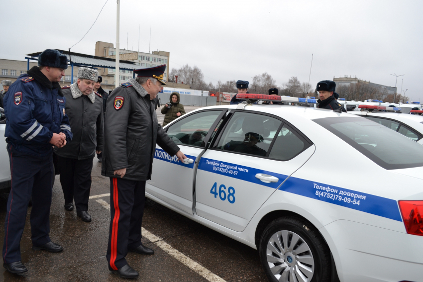 Тамбовским полицейским вручили ключи от 22 новых автомобилей
