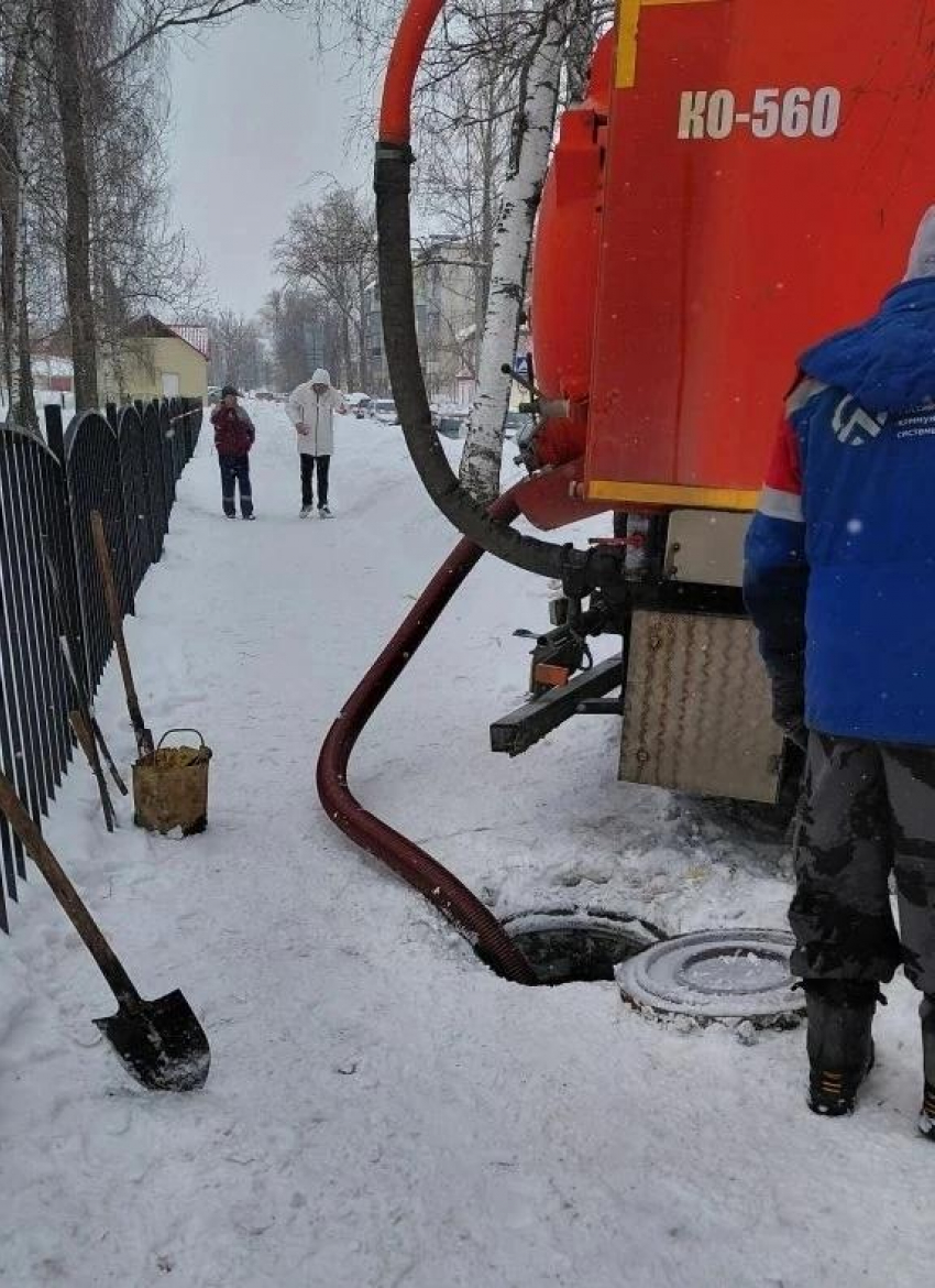 На севере Тамбова из-за аварии на водоводе без воды остались школа и частный сектор  