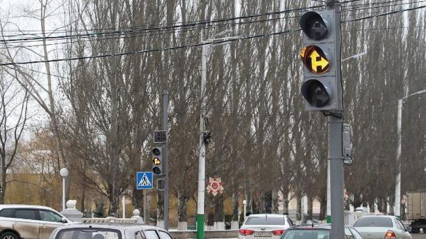 На самом аварийном перекрестке Мичуринска появились новые светофоры