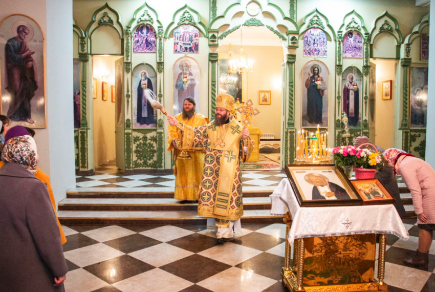Митрополит Феодосий освятил храм в честь Серафима Саровского в Радужном 