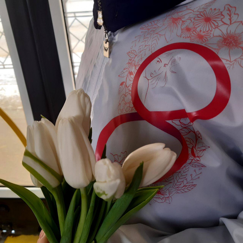 «Весенний экспресс» дарит тамбовчанкам цветы и поздравления