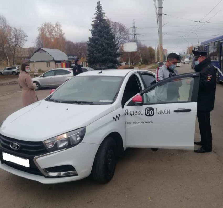 В Тамбове провели рейд по выявлению «безмасочников» в такси