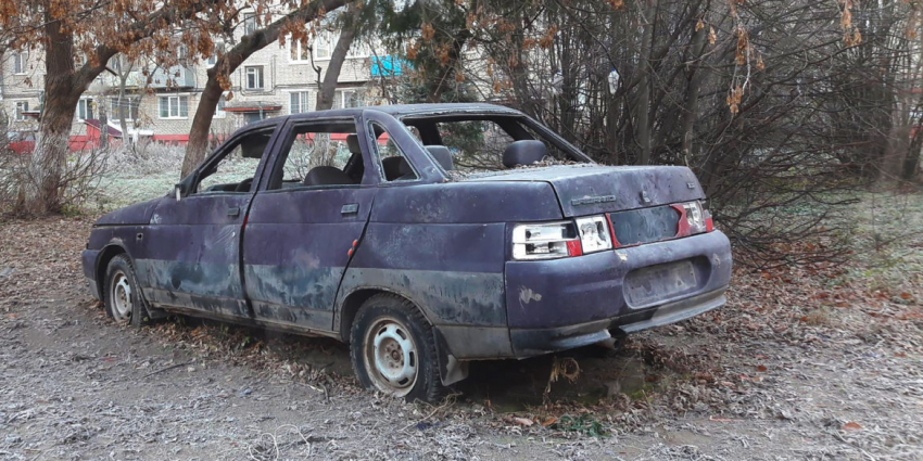 Более ста брошенных машин захламляют дворы и улицы Тамбова