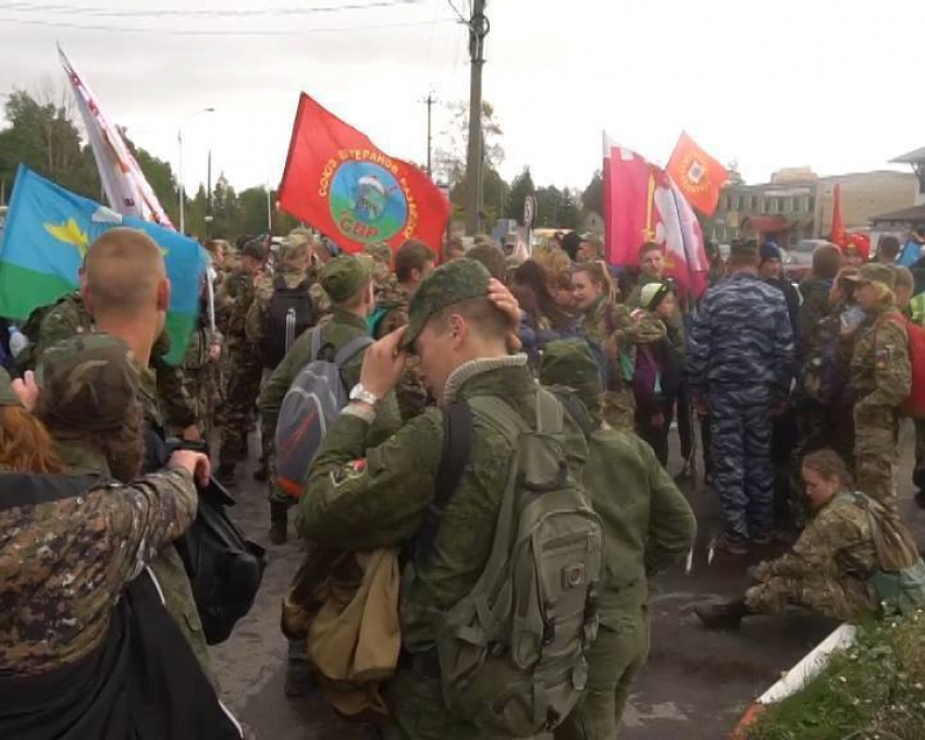 Пешим маршем и митингом почтили память героя России Александра Комягина 
