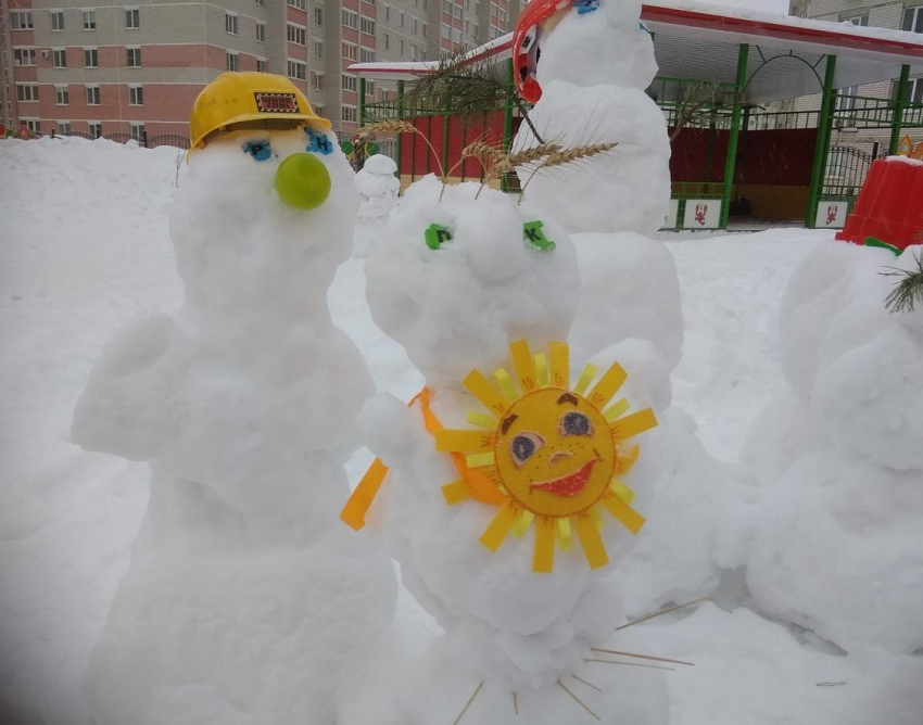 В тамбовском детском саду на парад выстроились снеговики 