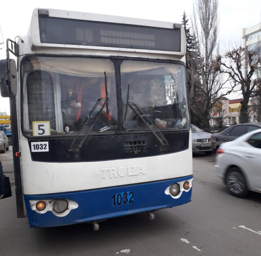 В Тамбове пассажирка троллейбуса пострадала во время резкого торможения