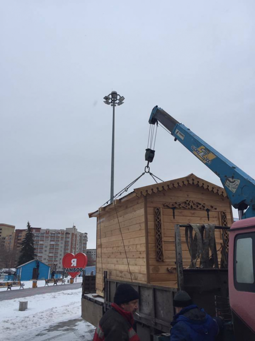 В Тамбове начали устанавливать новогодние шале