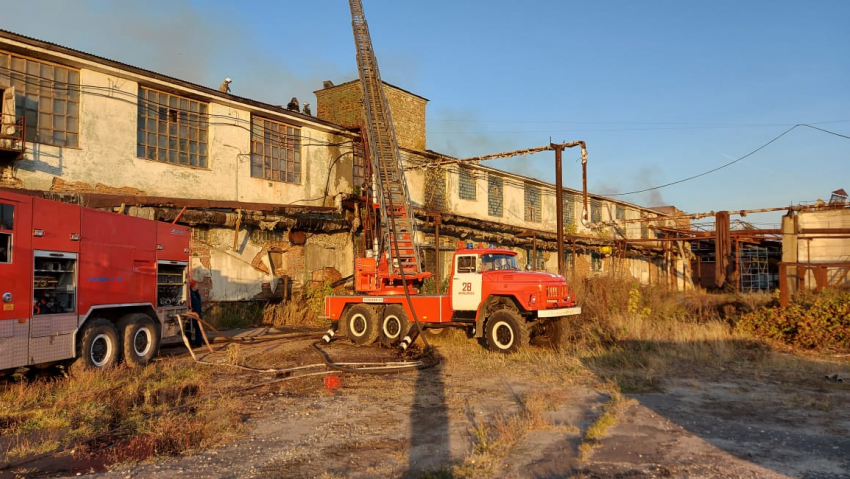 В Моршанске на текстильном комбинате вспыхнул пожар