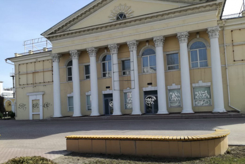 В Тамбове задержан вандал, разукрасивший бывший кинотеатр «Родина»
